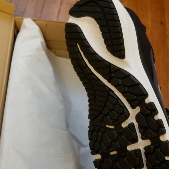 New Balance kids 1 - Picture 3 of 3